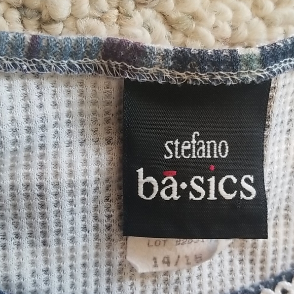 Stefano Basics Blouse - Picture 9 of 9